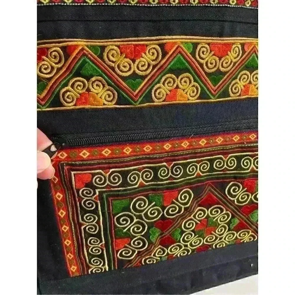 UNBRANDED PURSE/TOTE black boho embroidered with zipper closure and pompoms - Picture 3 of 5